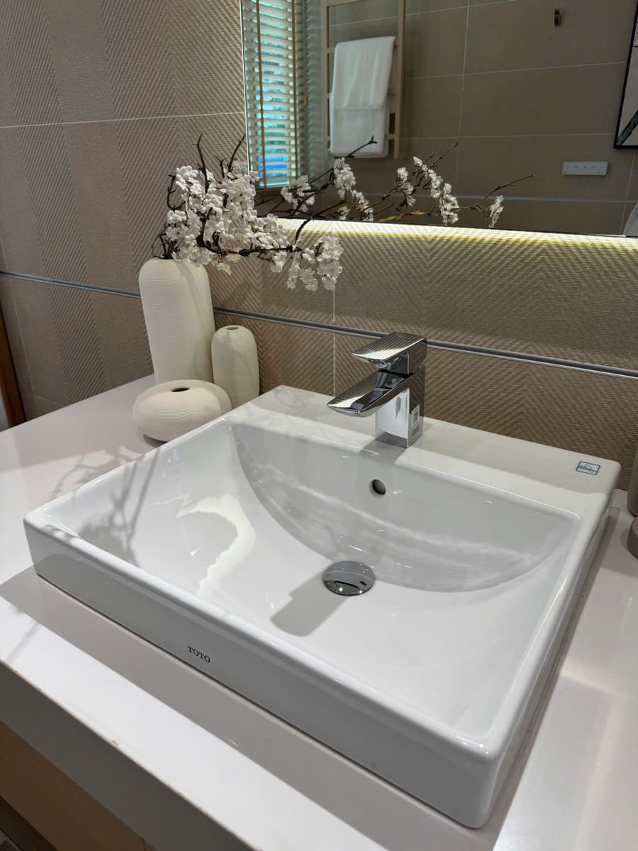 Chậu Rửa Lavabo TOTO LT710CSR Đặt Bàn